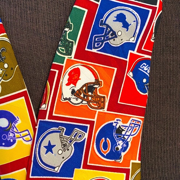 Vintage NFL Football Helmet Neck Tie by Surrey - Picture 6 of 7
